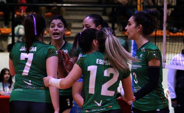 El Extremadura Arroyo certificará su clasificación para la Copa si vence en el derbi regional al CV Almendralejo