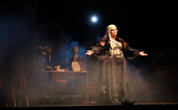 Arroyo de la Luz se rinde ante el preestreno de 'Brünilda, valquiria, mujer y cantante'