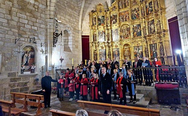 Delicioso concierto de las corales de Candeleda y de Arroyo de la Luz