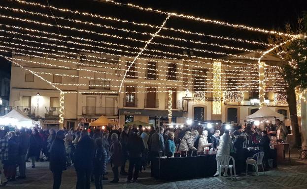 El Mercado Navideño llenó la Plaza de la Constitución