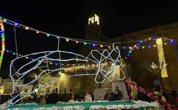 Los Reyes Magos pusieron fin al nutrido programa navideño de Arroyo de la Luz