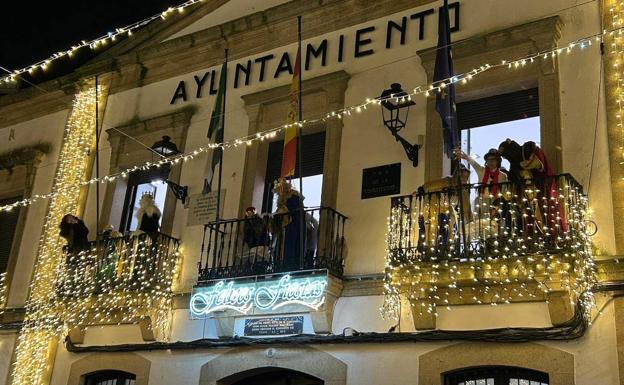 Los Reyes Magos llenaron Arroyo de la Luz de magia y emoción