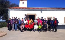 El grupo de senderismo arroyano visita el Centro de Interpretación Dehesa de la Luz