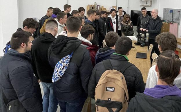 El Cicurlar Fab recibe a un grupo de alumnos del IES Valle del Jerte