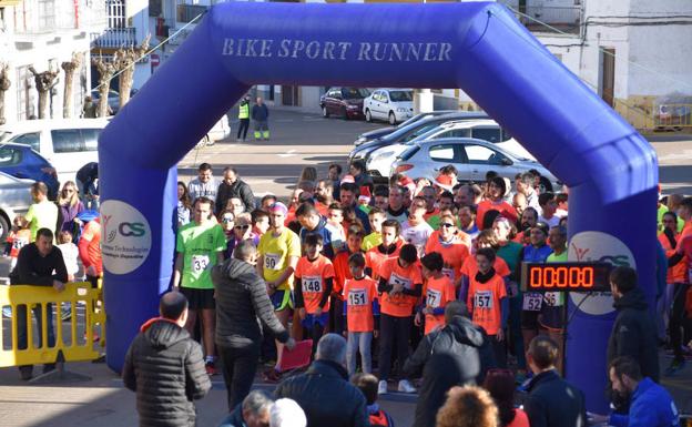 Casi 300 participantes despiden el año corriendo la San Silvestre