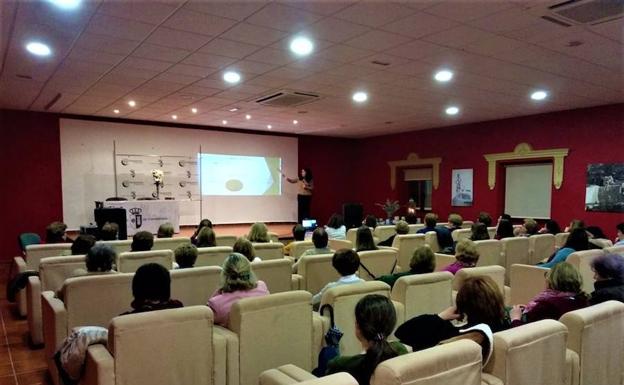 Buena acogida de la charla sobre alimentación saludable dirigida a mujeres