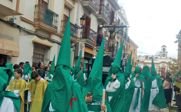 Prohíben el estacionamiento durante el horario de los desfiles procesionales