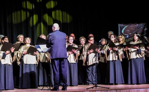 El coro Voces Vivas actúa hoy junto con el coro de la Universidad de Extremadura