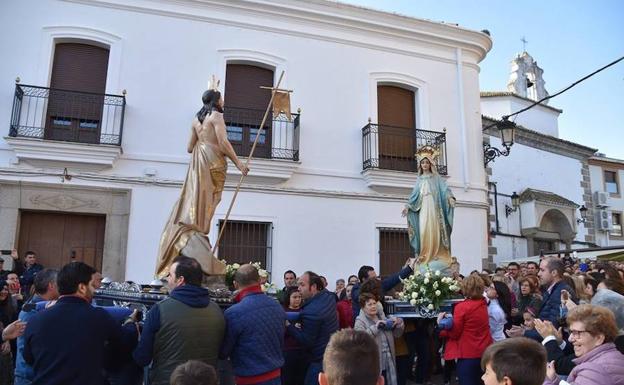 La procesión del Resucitado pone el broche a la Semana Santa en Campanario