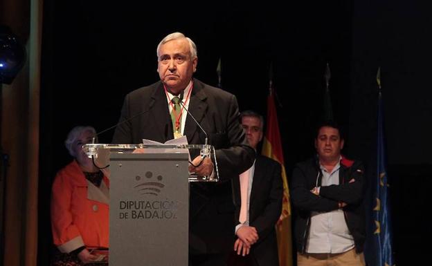 Antonio Ventura Díaz se cuelga la Medalla de Oro de la Provincia