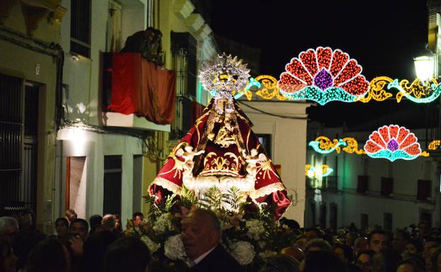 Espectacular 'entrada' de la Virgen de Piedraescrita