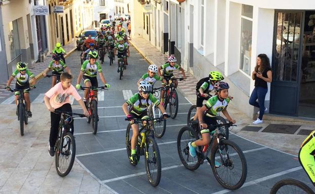 Decenas de participantes en el 'Día de la Bicicleta'
