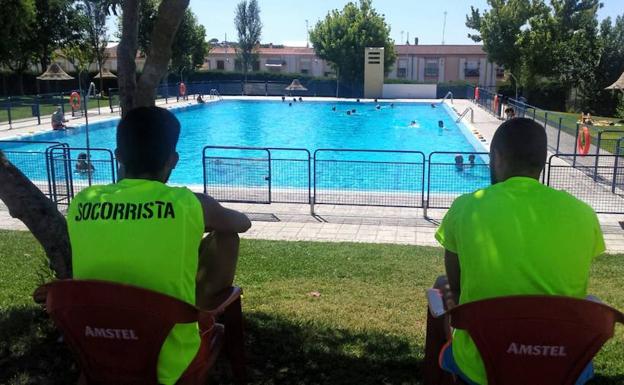 Abierto el plazo para integrar la bolsa de empleo de socorristas y taquilleros para la piscina