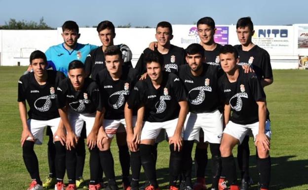 Los juveniles del 'Campa' caen goleados (6-0) ante el Gran Maestre y se quedan sin ascenso