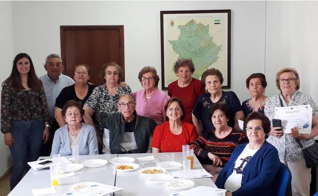 Un total de 60 vecinos se benefician del taller de memoria