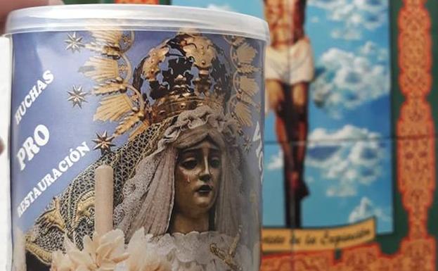 Ya se reparten las huchas para colaborar en la restauración de la Virgen de la Victoria