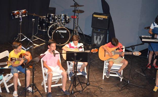 La escuela de música clausura este miércoles el curso con una exhibición