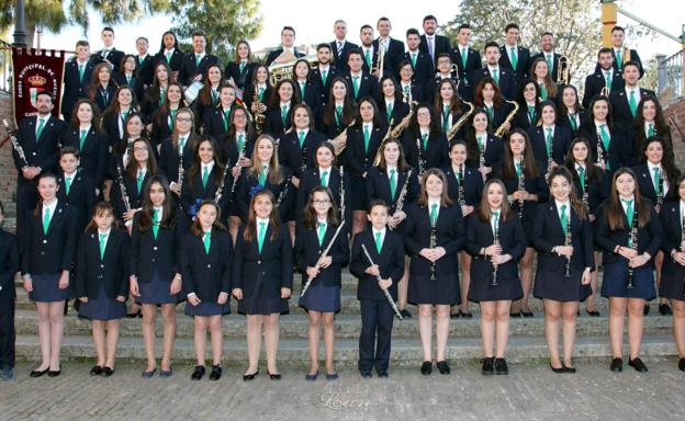 La banda municipal estrena el himno del C.F. Campanario