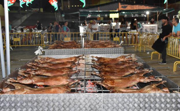 Más de una veintena de canales de cordero asado se degustarán en el ferial
