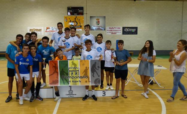 El equipo Distribuciones Gallardo vence en el Torneo Juvenil de Fútbol Sala