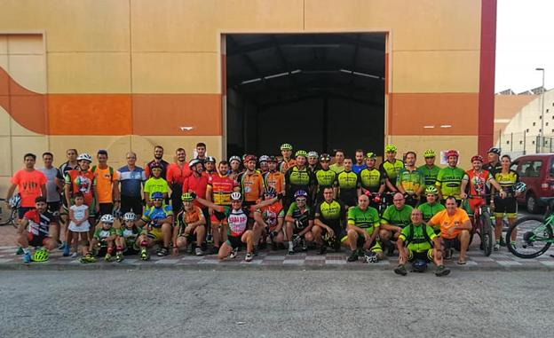 La ruta nocturna 'Zorros de la Serena' reúne a 50 participantes