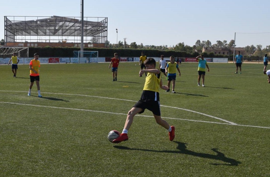 25 niños clausuran el campus de fútbol por tercer año consecutivo