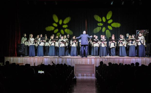 El Coro Voces Vivas despide a la Virgen de la Antigua en La Haba