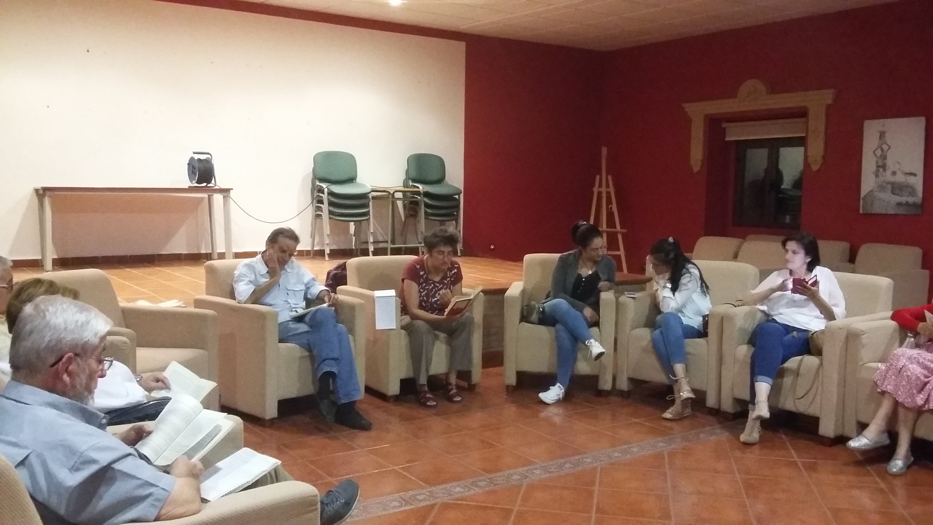 La actriz Memé Tabares visita el Club de Lectura 'Valeria'
