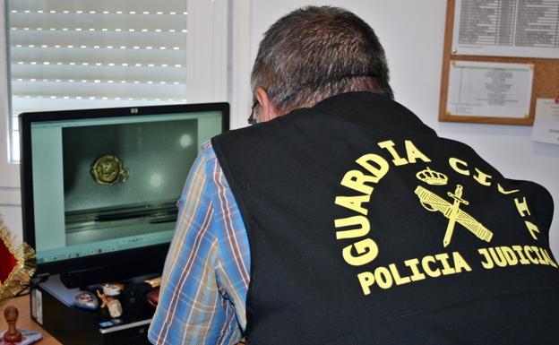 La Guardia Civil detiene a tres delincuentes por robos con el método del tirón