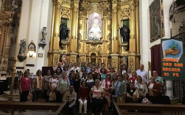 Un grupo de peregrinos visita el santuario de Ntra. Sra. Reina de los Ángeles en la provincia de Huelva