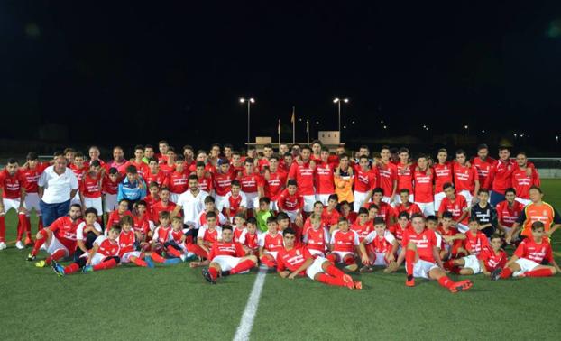 El CF Campanario y la Escuela Municipal de Fútbol presentan a sus equipos este viernes