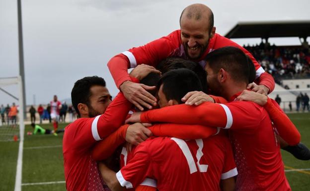 El derbi de La Serena se queda en casa y mantiene al Campanario líder absoluto