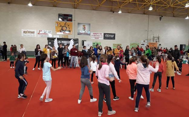 Cientos de niños disfrutan con las actividades de 'La mañana más joven'