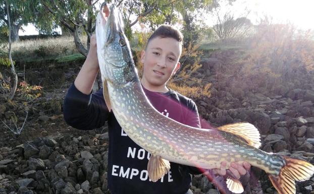 El III Concurso local de Pesca del Lucio será en el pantano el 1 de diciembre