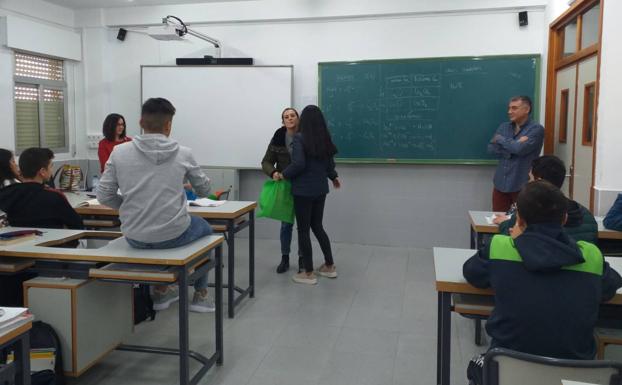 Los alumnos del IES Bartolomé José Gallardo reflejan el rechazo a la violencia de género en sus relatos