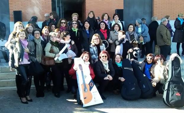 El coro parroquial ofrecerá un concierto navideño benéfico este sábado