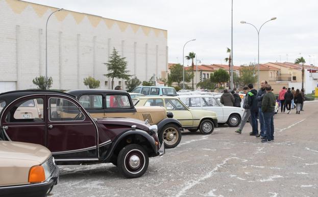 El premio al vehículo más antiguo recayó en un Ford Y de 1933, de Antonio Palomino