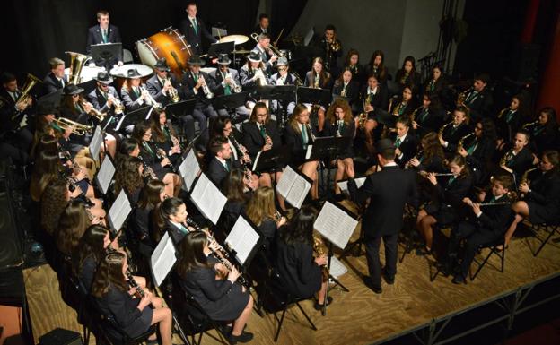La Banda y la Escuela de Música mostraron su calidad musical sobre el escenario del Olimpia