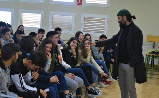 El payaso Cucko ha mantenido un encuentro con jóvenes previo a su actuación