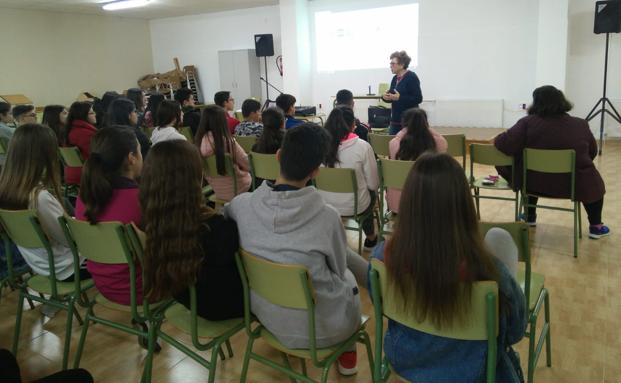 Los alumnos conocen de primera mano el testimonio de una víctima del terrorismo de ETA