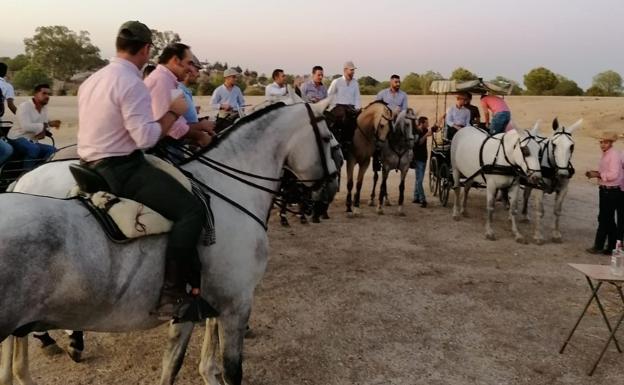 Cerca de un centenar de caballos y carretas participará en la Romería de San Valentín