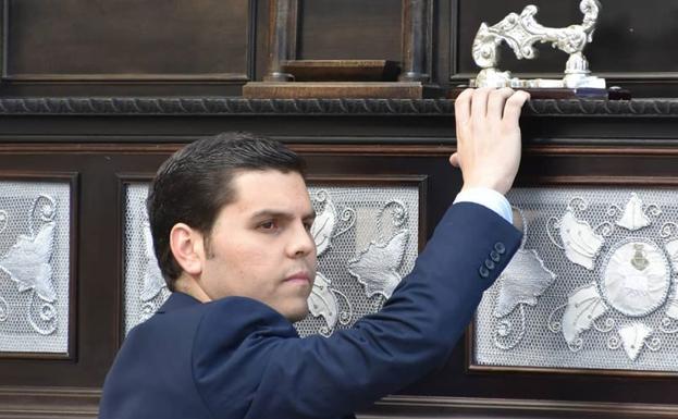 Gregorio Martín deja su cargo de capataz del paso del Cristo de la Expiación
