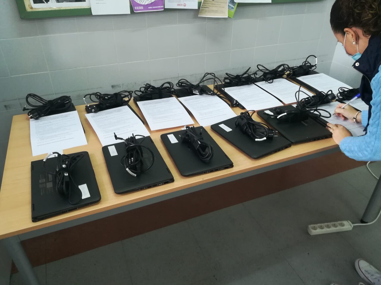 El Instituto reparte 29 ordenadores para los alumnos desprovistos