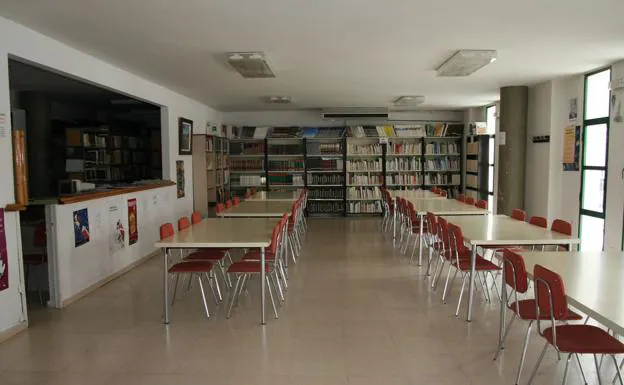 La biblioteca ha reabierto para el préstamos y devolución de libros