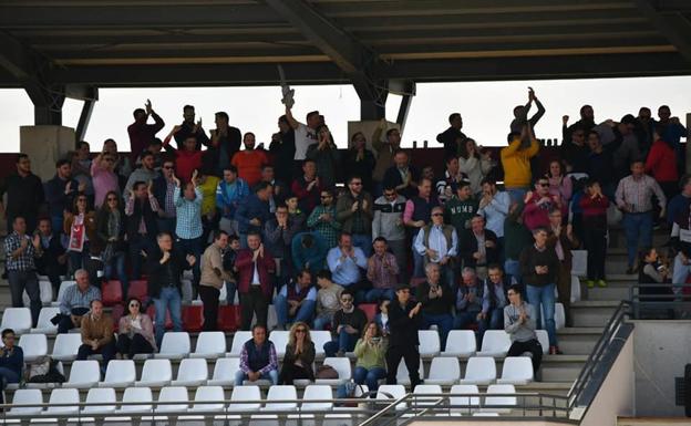 El Campanario sortea 9 acreditaciones para ver el partido de ascenso a Tercera frente al Oliva