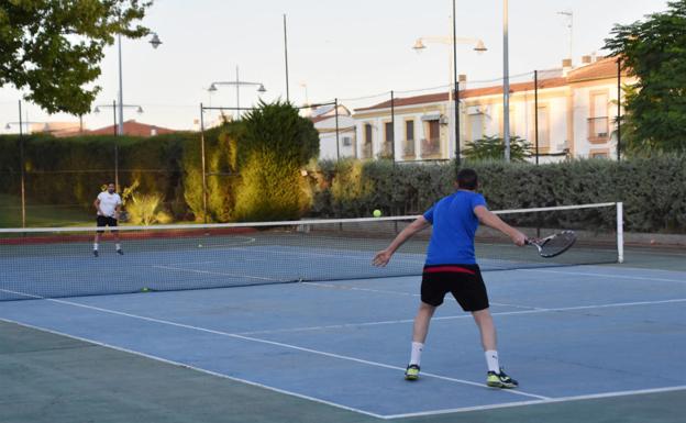 Las pistas de tenis ya pueden reservarse a través de la plataforma online
