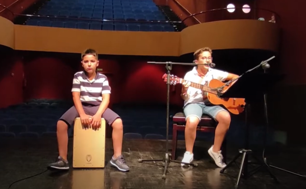 Los alumnos de la Escuela de Música graban un vídeo con sus actuaciones para clausurar el curso