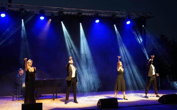 El musical 'Viaje a Broadway' llega a Campanario con la voz de Paco Arrojo