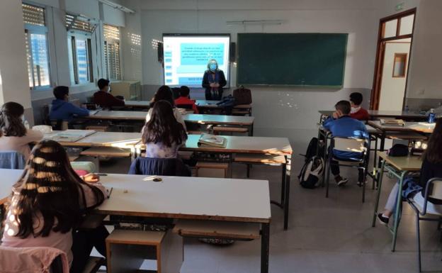 Alumnos del IES Bartolomé J. Gallardo participan en un taller de prevención del juego patológico