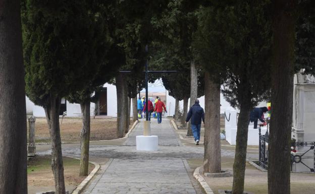Los campanarienses han demostrado un «comportamiento ejemplar» durante la visita al cementerio